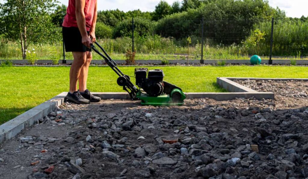 Quel outil choisir pour bien tasser la terre dans votre jardin ?